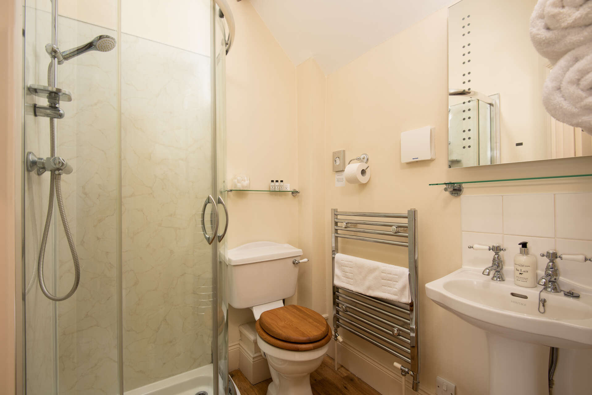 Ensuite Shower Room - Shepherds Retreat